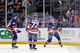 Bruins Islanders Hockey