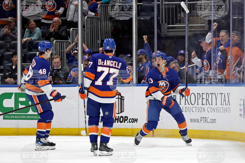 Bruins Islanders Hockey