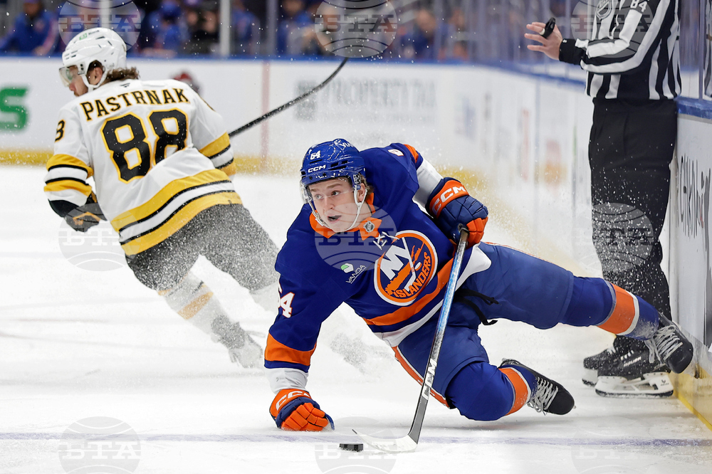 Bruins Islanders Hockey