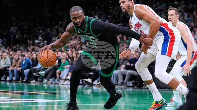 Бостън сложи край на рекордната победна серия на Детройт в НБА