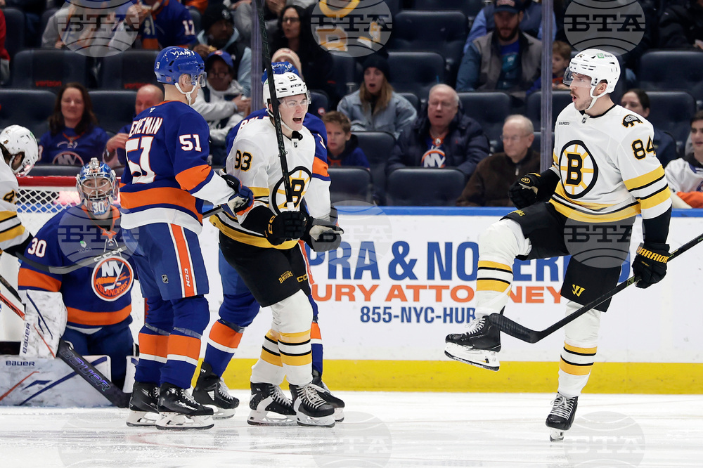 Bruins Islanders Hockey