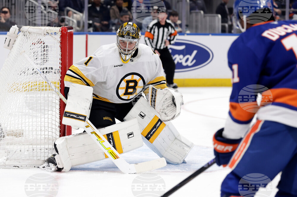 Bruins Islanders Hockey
