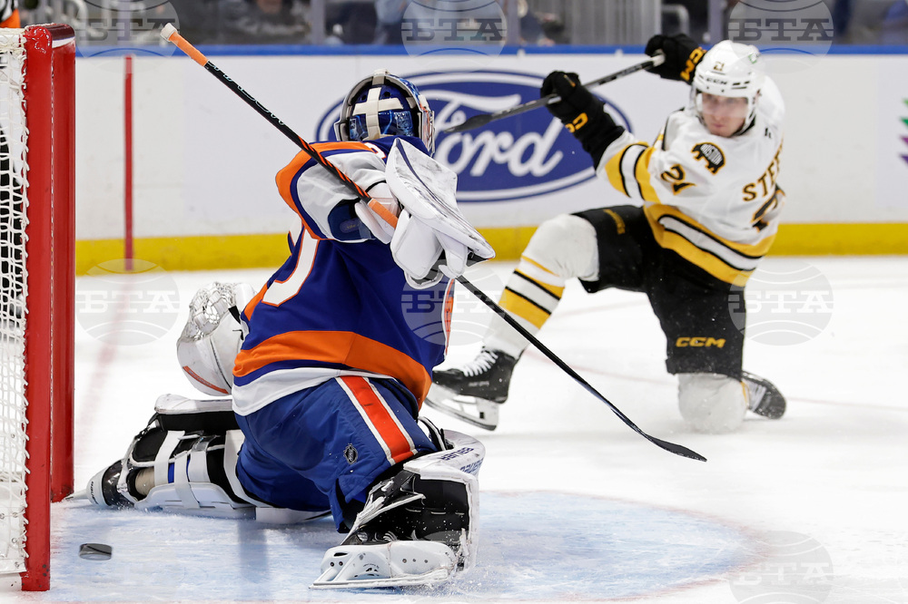 Bruins Islanders Hockey