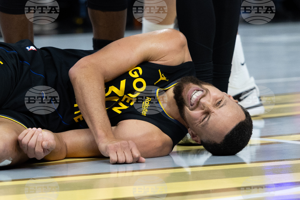 Стеф Къри напусна мача на Голдън Стейт с контузия, предстои да бъде изследван