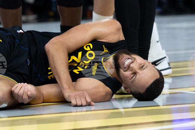 Стеф Къри напусна мача на Голдън Стейт с контузия, предстои да бъде изследван