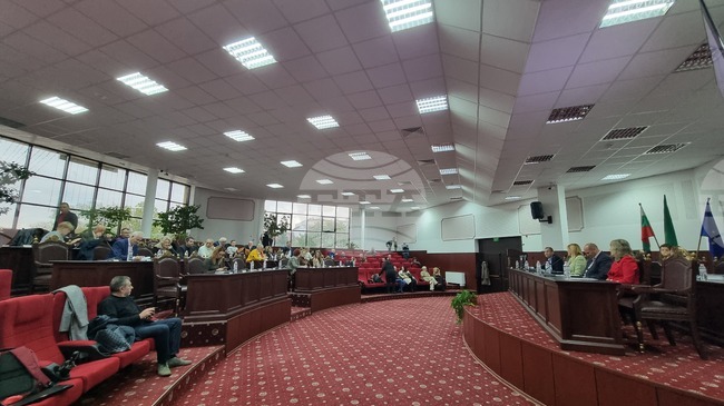 Общинският съвет в Нова Загора одобри нов режим за платено паркиране „Служебен абонамент“