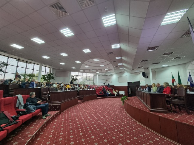 Общинският съвет в Нова Загора одобри нов режим за платено паркиране „Служебен абонамент“