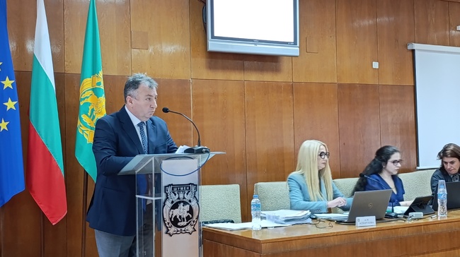 Кметът на Шумен обяви завършването на ремонтите на улици, пътища и обекти в града, басейнът се отваря до Нова година