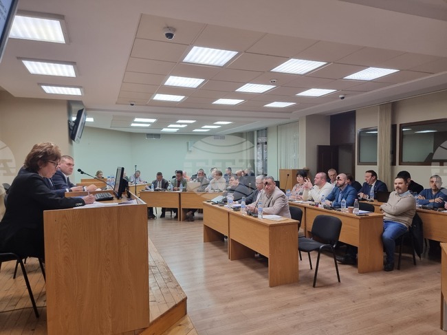 Общинските съветници в Плевен гласуваха промени в общинска наредба, създаване на временна комисия и изменение на инвестиционната програма 