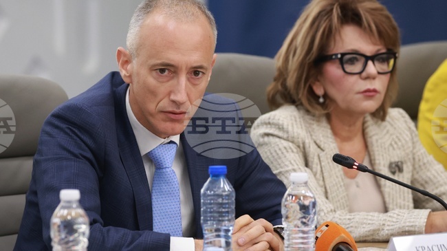 Ранното завършване на основното образование има негативен ефект, каза министър Красимир Вълчев 