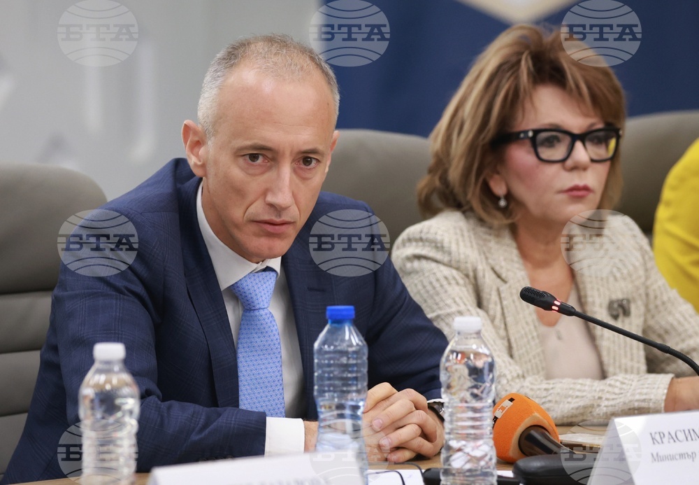 Ранното завършване на основното образование има негативен ефект, каза министър Красимир Вълчев 