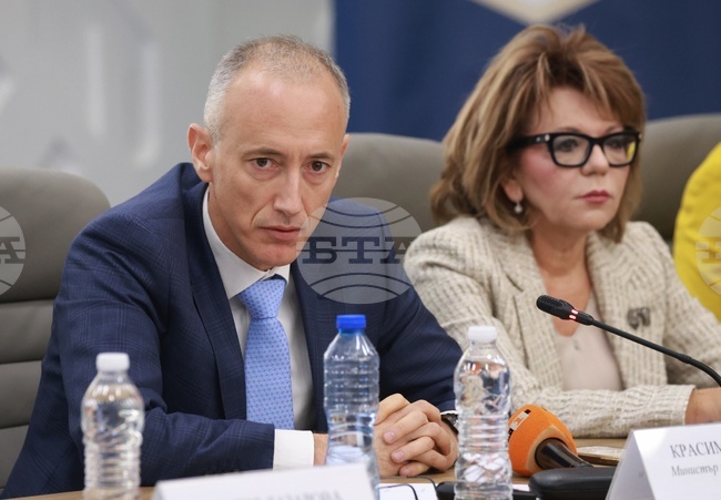 Ранното завършване на основното образование има негативен ефект, каза министър Красимир Вълчев 