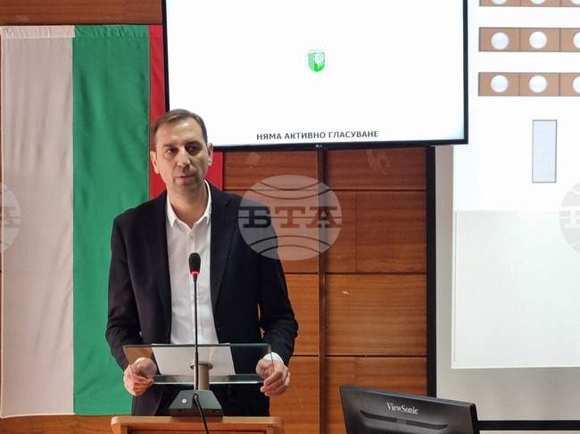 Кметът на Ямбол Валентин Ревански оттегли от дневния ред на сесията точката за промени в местните такси и цени на услугите