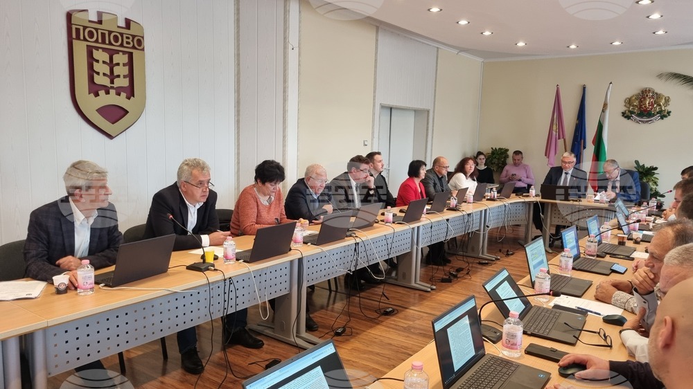 Съветниците в Попово допълниха Програмата за управление и разпореждане с имоти общинска собственост, определена бе продажна цена на общински жилища