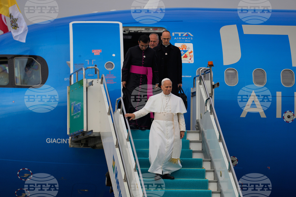 Папа Лъв XIV кацна в Анкара