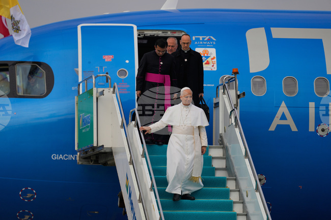 Папа Лъв XIV кацна в Анкара