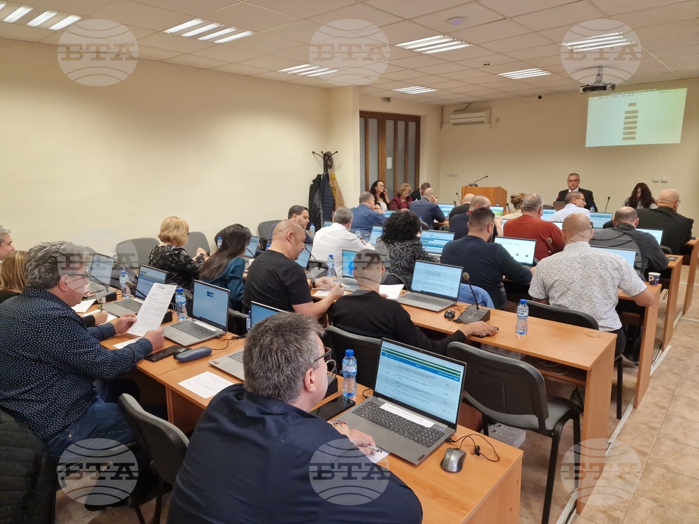 Осигурено е финансиране за подготовка при аварийни дейности през зимата, бе докладвано на заседанието на Общинския съвет в Горна Оряховица