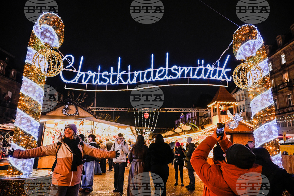 France Daily Life Holiday Lights