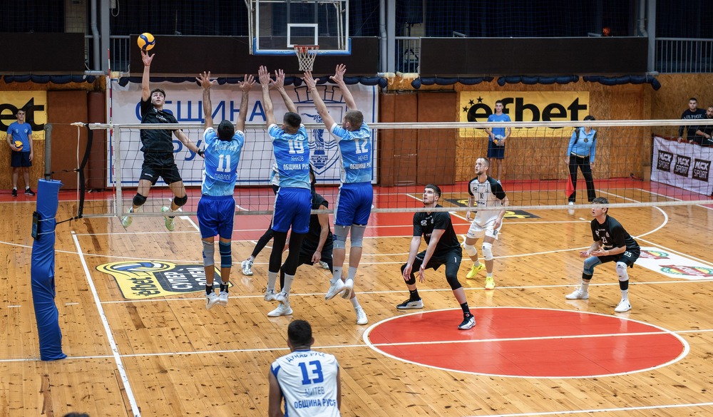 Треньорът на волейболния Дунав Пламен Христов изрази надежда за укрепване в средата на класирането и нови попълнения в началото на 2026 година