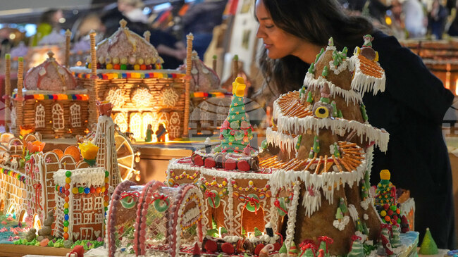 Джинджифилови кукла Лабубу, "Титаник" и миниатюрен обир в Лувъра са част от коледна изложба в Стокхолм