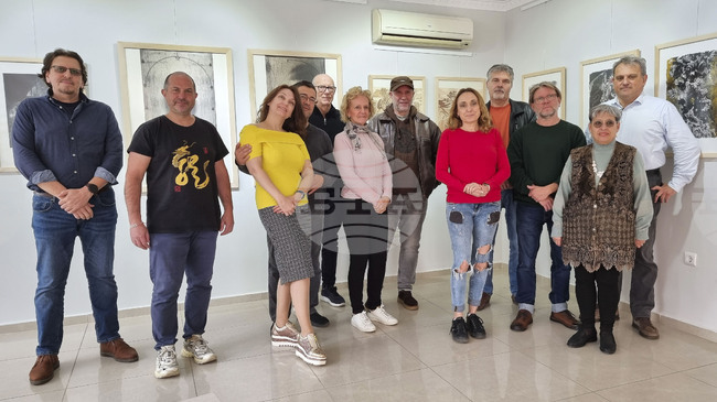 Графики на 13 български и италиански художници представя варненската галерия „Ларго“ в изложба „Полет“