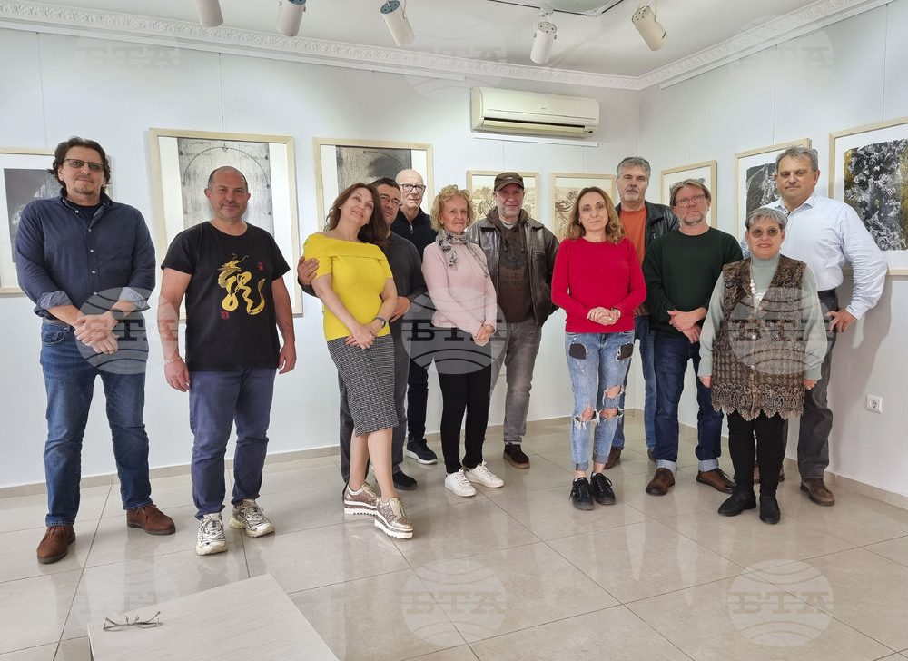 Графики на 13 български и италиански художници представя варненската галерия „Ларго“ в изложба „Полет“