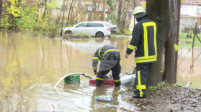 Наводнени са гарата в село Генерал Тодоров и около десет къщи, съобщи кметът на селото Станислав Станков