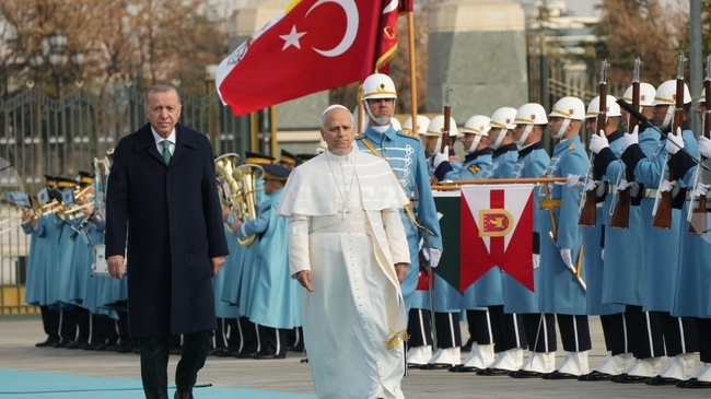 Ердоган посрещна папа Лъв XIV в президентския дворец в Анкара