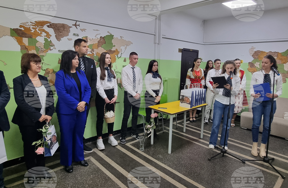 Нов СТЕМ център откриха в Гимназията с преподаване на чужди езици „Симеон Радев“ в Перник