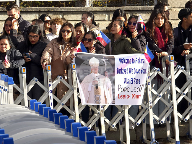 Вярващи от целия свят приветстваха папата в Анкара
