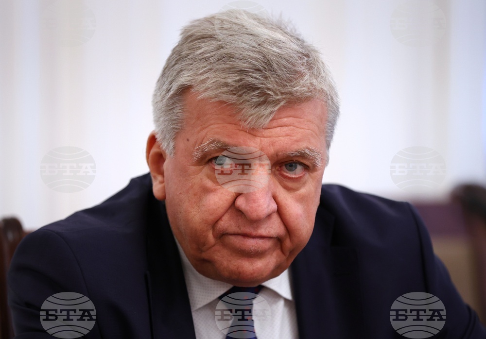 Оптимист съм за разговорите, може да има бюджет в края на годината, каза министър Манол Генов