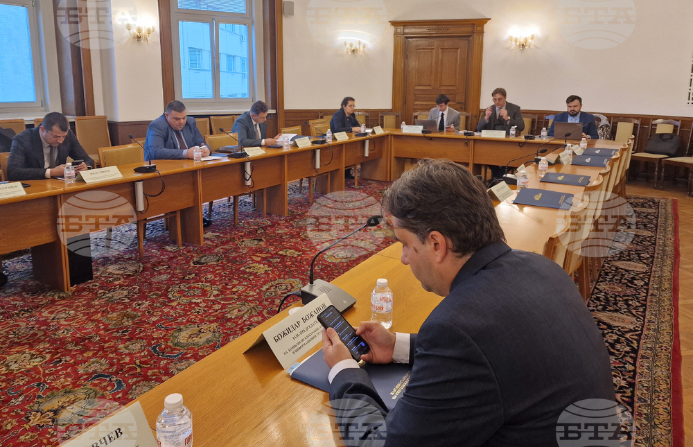 Парламент - Комисия по електронно управление и информационни технологии