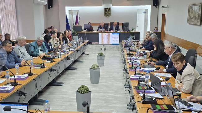 Община Ловеч да кандидатства по проект за подкрепа на ученици с таланти, решиха общинските съветници