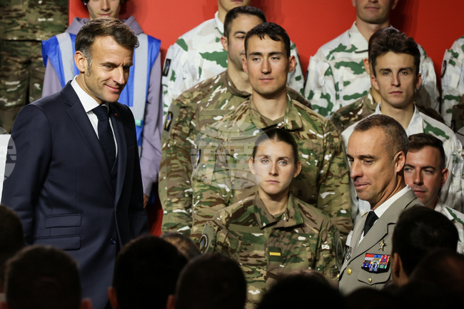 Франция започна кампанията си по набиране на младежи за доброволна военна служба