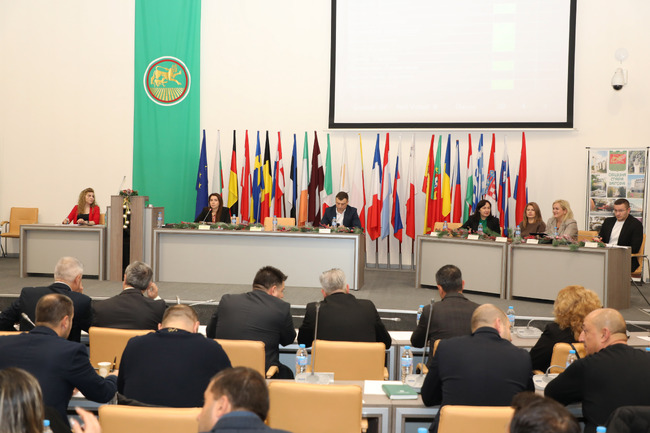 Община Стара Загора: Ученическият купон за 3-степенно обедно хранене ще бъде с цена от 4.30 лева от 2026 г.