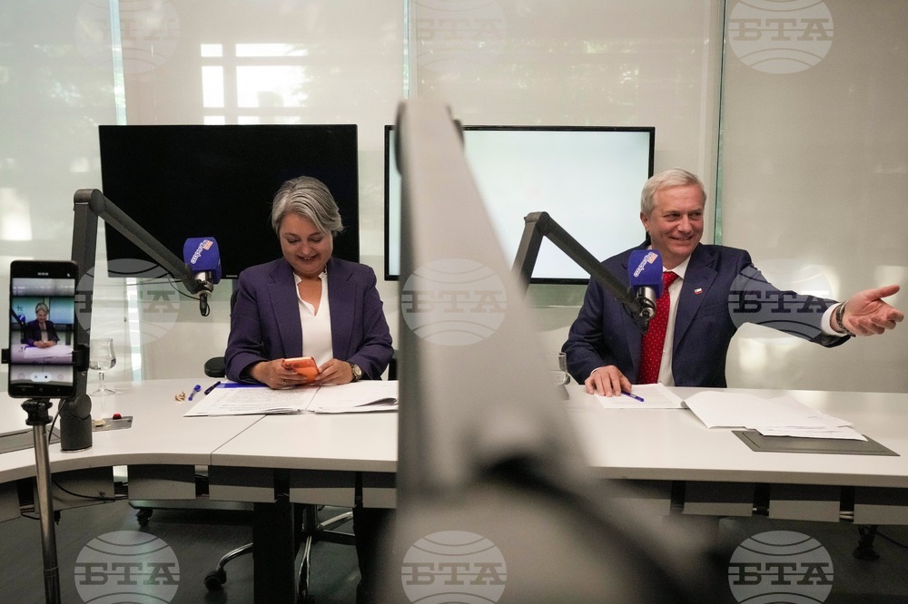 АФП: Президентската надпревара в Чили между Хара и Каст е избор между две визии за правата на жените и обществото като цяло