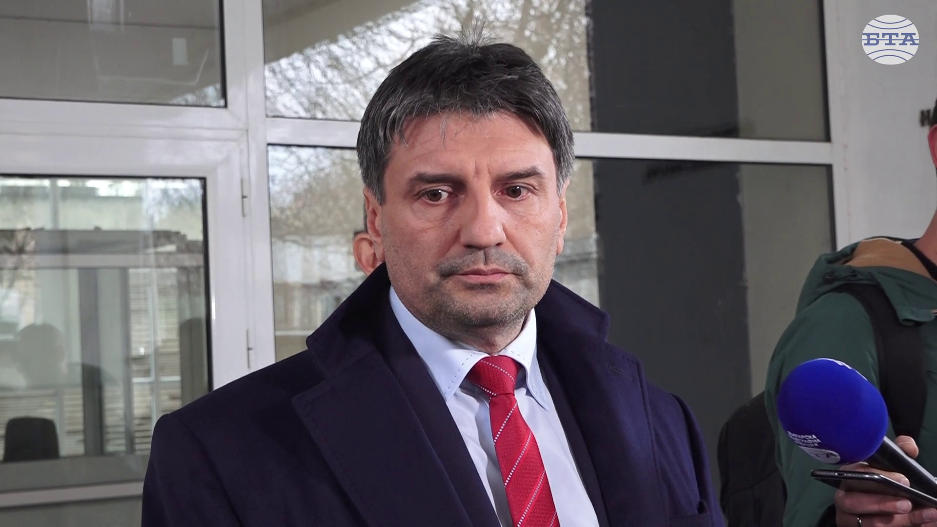 Трима души са задържани при вчерашния протест пред Народното събрание, петима полицаи са пострадали, съобщиха от СДВР