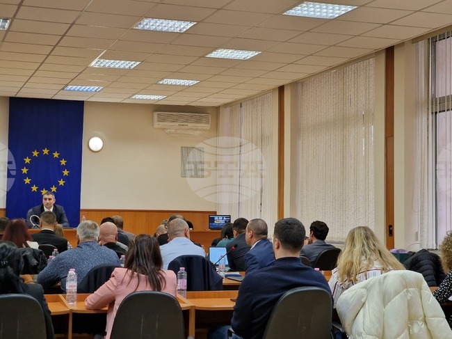 Общинският съвет реши в Градската градина в Пазарджик да бъде обособена Алея на творците