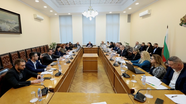 Вицепремиерът Гроздан Караджов определи проектозакона за обществения транспорт като най-важната реформа в сектора от половин век насам