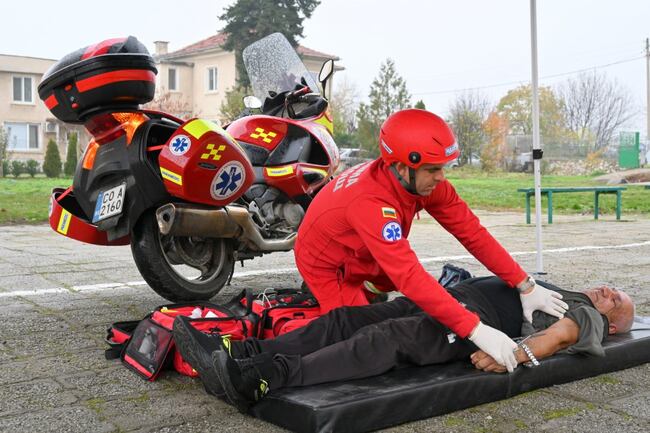 СПБ: Кметът на село Ивайло показа как се оказва първа помощ с мотор
