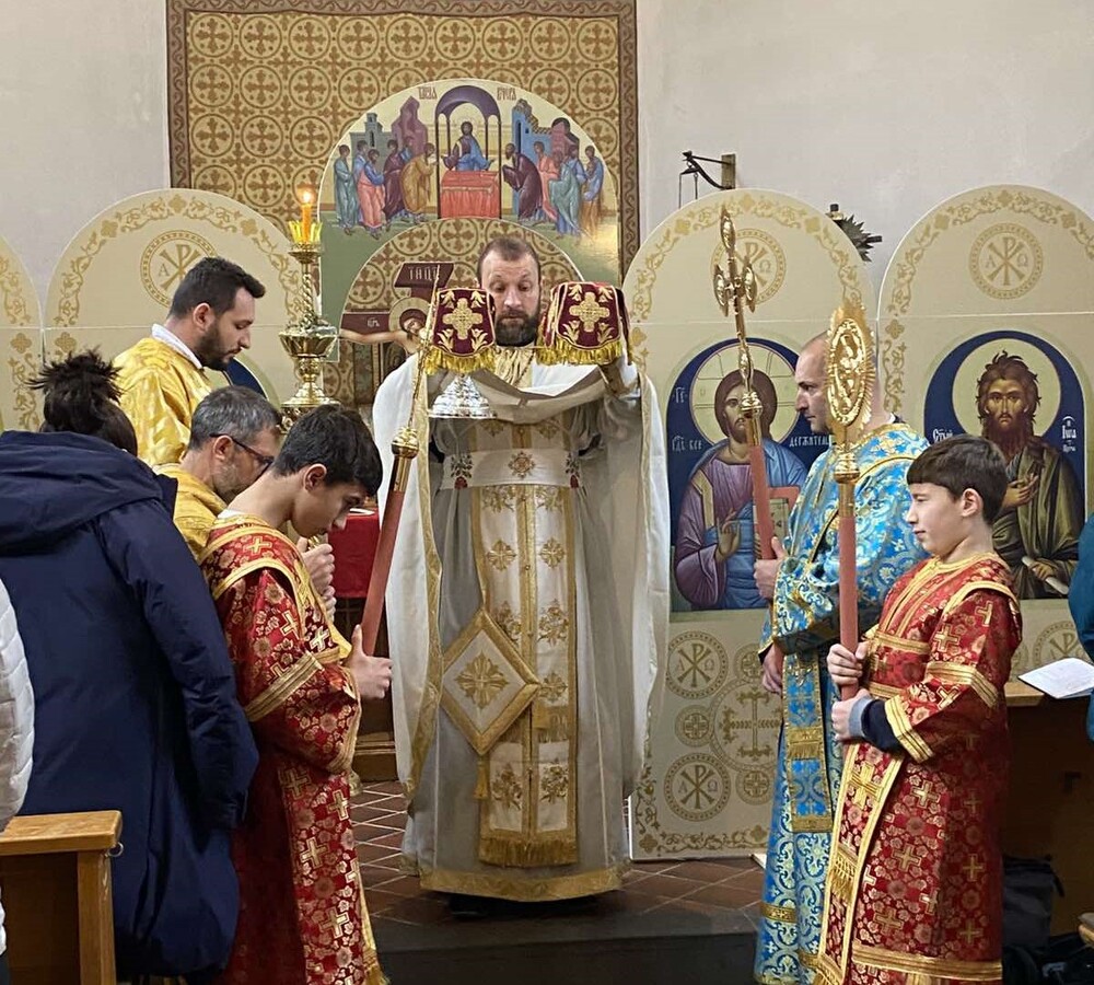 С тържествена литургия и благодарствен молебен бе отбелязан храмовият празник на църковната община „Свети Теодосий Търновски“ в Кьолн-Бон