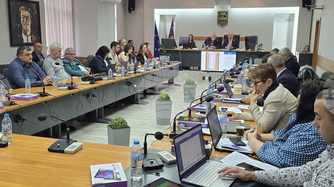 Общинските съветници не приеха предложението за намаляване на възнагражденията им