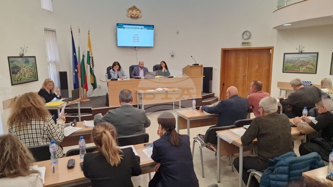 Общинският съвет в Павликени удължи договора на досегашния управител на местната болница д-р Ренета Кръстева до избора на нов