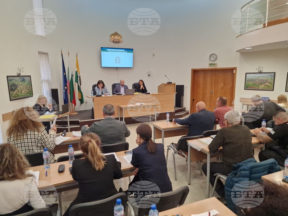 Общинският съвет в Павликени удължи договора на досегашния управител на местната болница д-р Ренета Кръстева до избора на нов