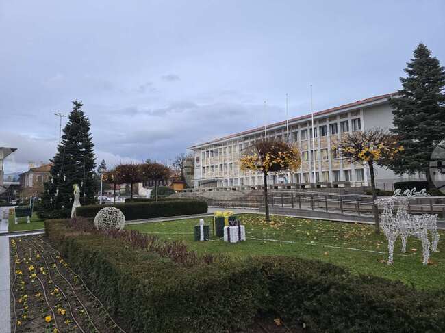 Коледните светлини в Панагюрище ще грейнат на първи декември, съобщиха от администрацията