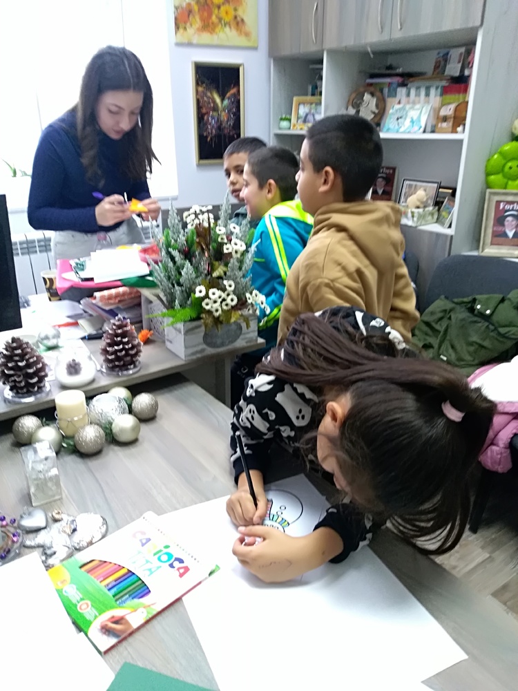 Добротворческата работилница събра кубратските емпатисти и приятелите им в подготовка за пореден празник за малки пациенти от варненска болница