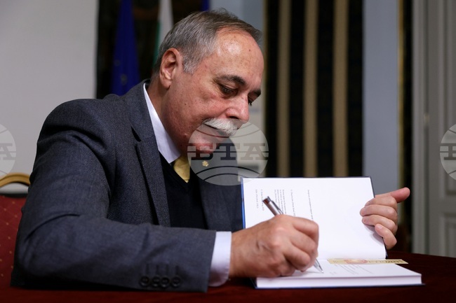 Дипломатът от кариерата Бойко Коцев представи своята книга „Отвъд протокола“, която анализира събитията в международен план