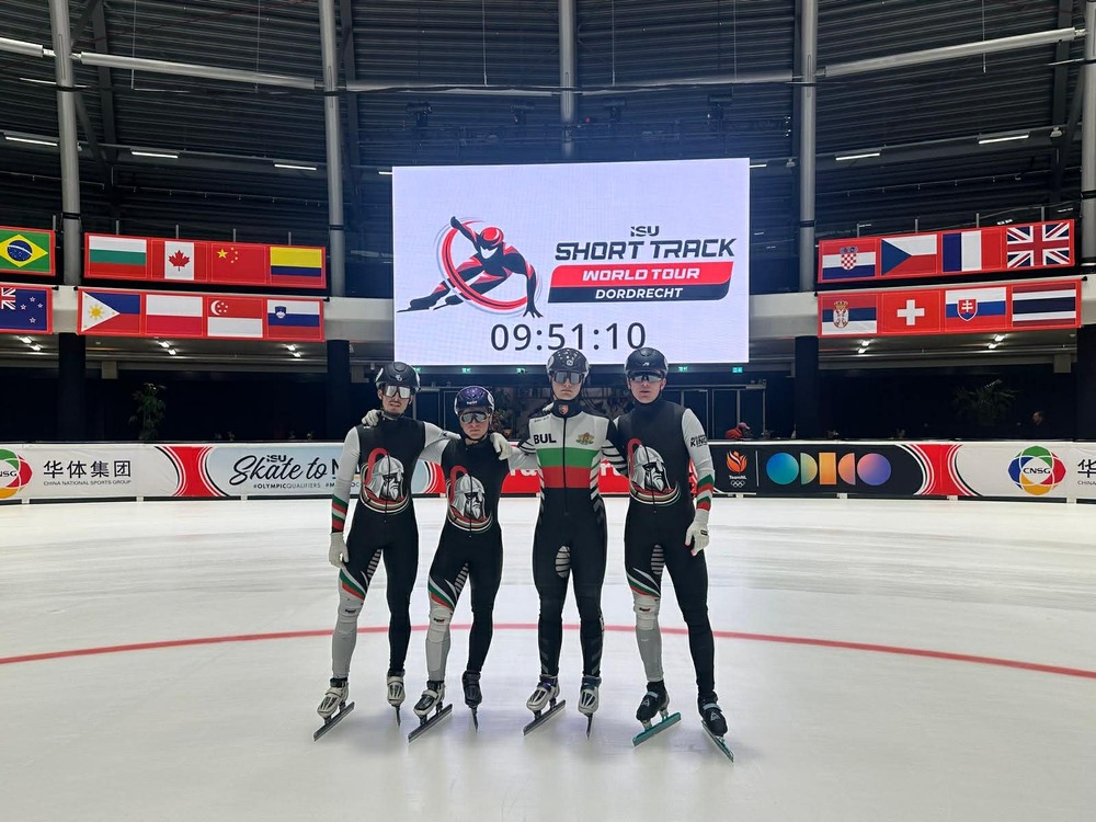 С мотивиращи послания бяха посрещнати българските национали по шорттрек на последния турнир от Световната купа в Нидерландия