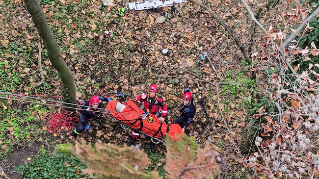 В Ловеч се състоя учение на съставните части на Единната спасителна система при верижна катастрофа с пострадали и паднал автомобил в пропаст