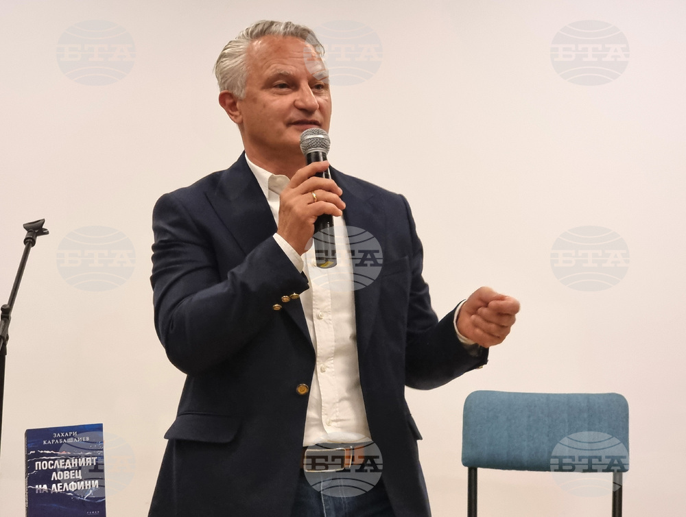 Захари Карабашлиев представи предпремиерно във Варна новата си книга „Последният ловец на делфини“